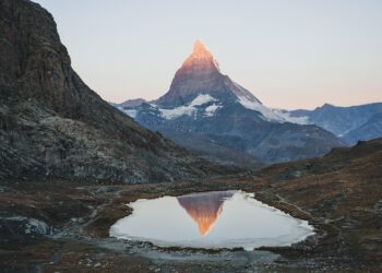 Master the Art of Survival Crafts: Essential Techniques for the Wild