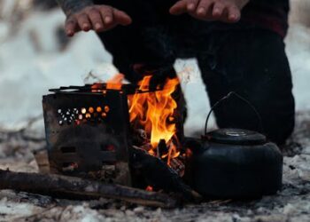 5 Essential Survival Techniques for Extreme Weather Conditions