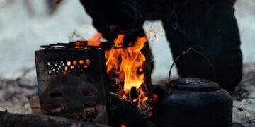 5 Essential Survival Techniques for Extreme Weather Conditions