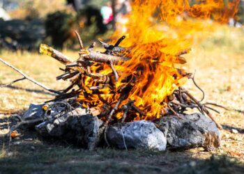 5 Essential Techniques for Signaling for Help in Remote Areas